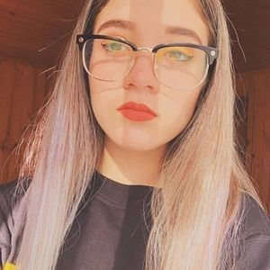 Meet your Posher, Olivia